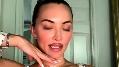 Lindsey Pelas - Busty Babe Naughty Live Stream