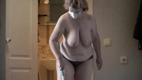 Big saggy tits mature BBW MILF housewife cleans the apartment.