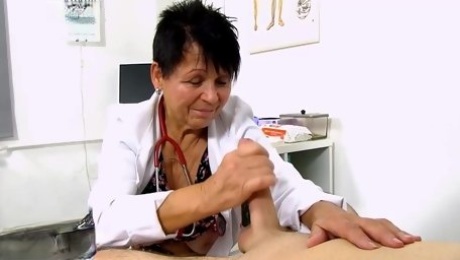 Czech granny is still working as a doctor and using every opportunity to play with hard dicks